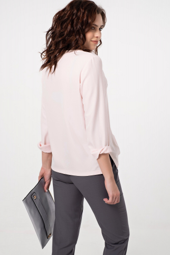 Блузка офисная прямая с v-вырезом бледно-розовая