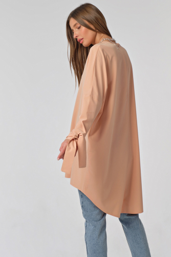 Блузка удлиненная расклешенная с длинным рукавом персиковая