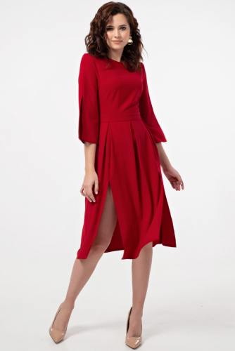 Платье приталенное с разрезом по ноге темно-красное