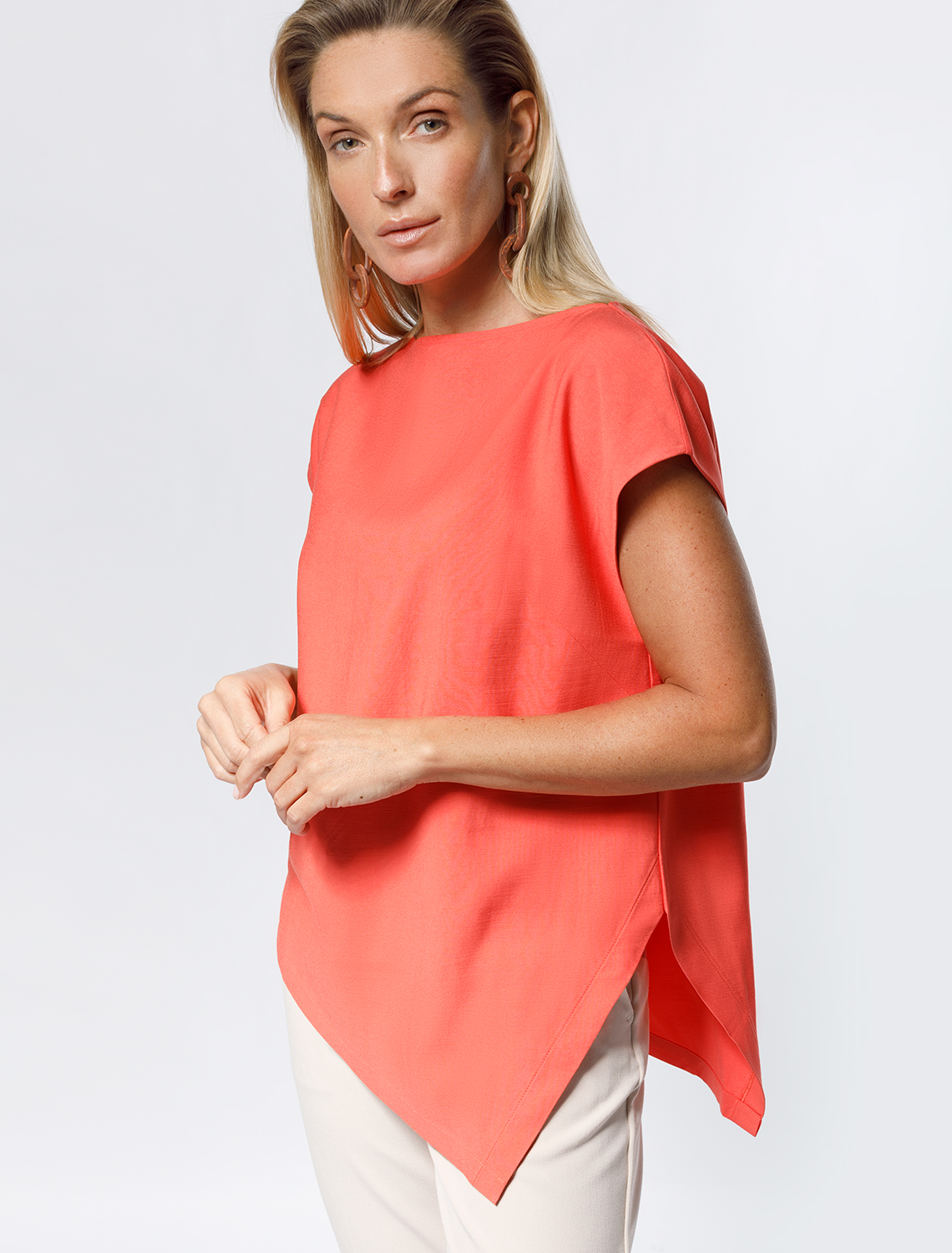 Ассиметричный топ из плотного лиоцелла D23.058 коралловый