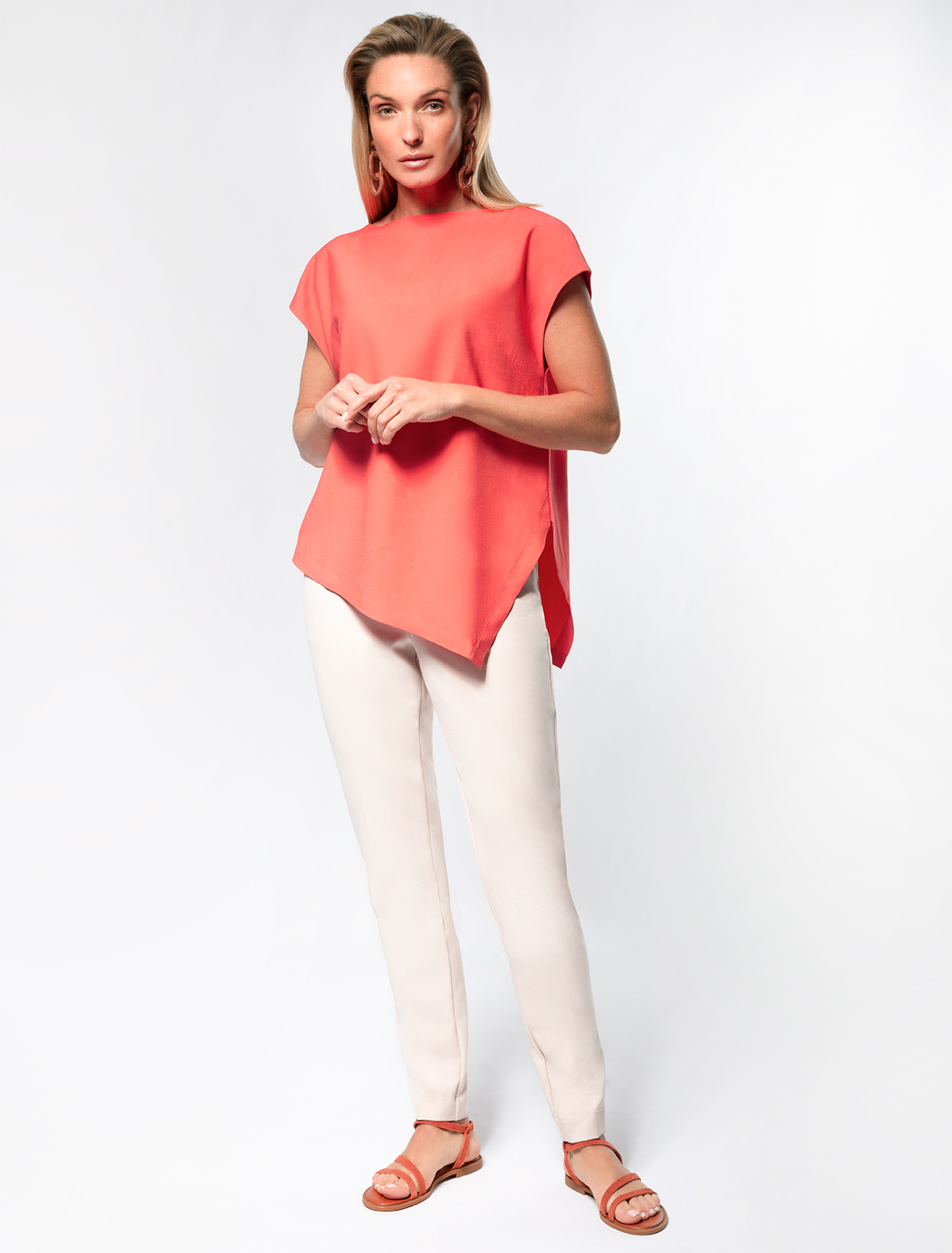 Ассиметричный топ из плотного лиоцелла D23.058 коралловый
