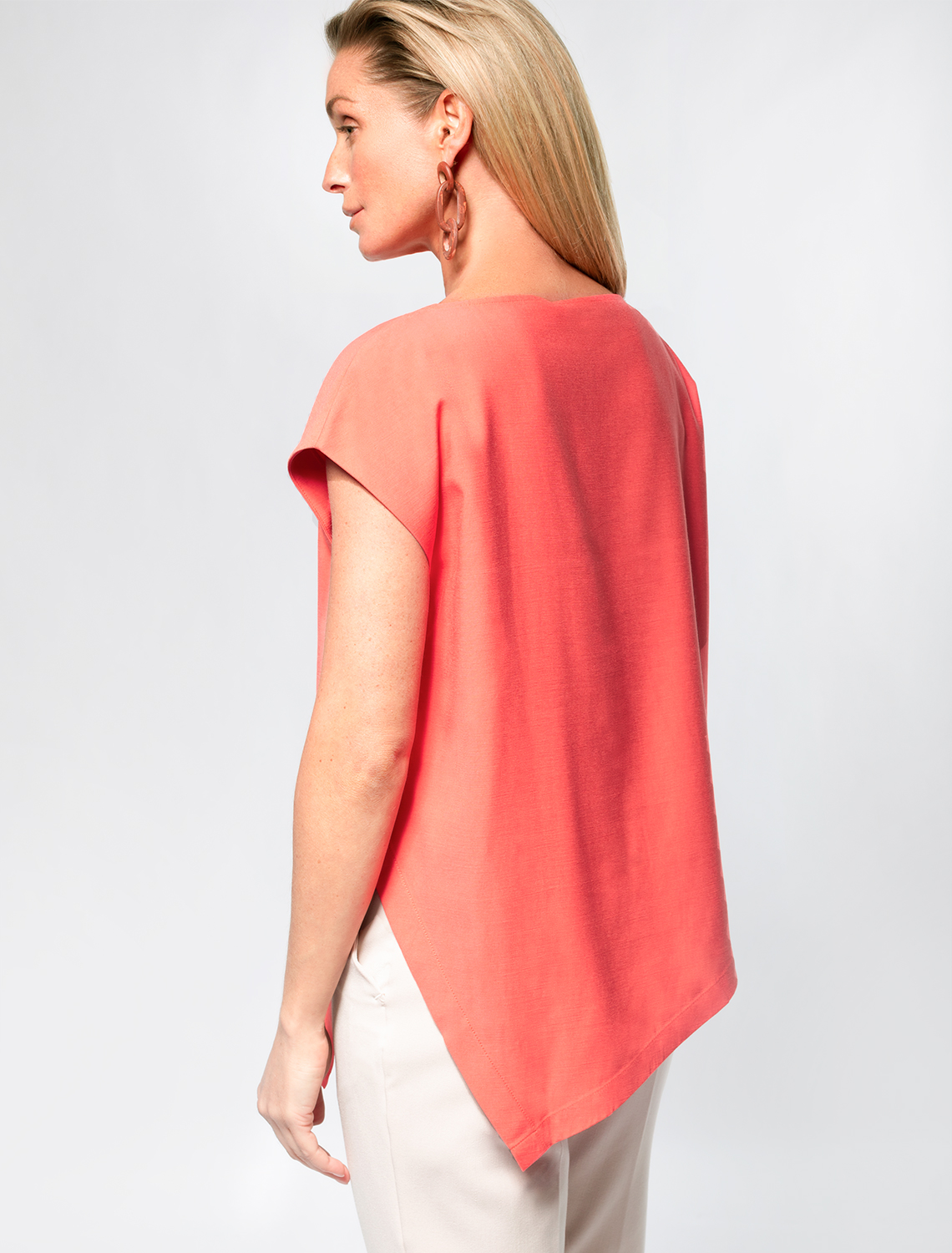 Ассиметричный топ из плотного лиоцелла D23.058 коралловый