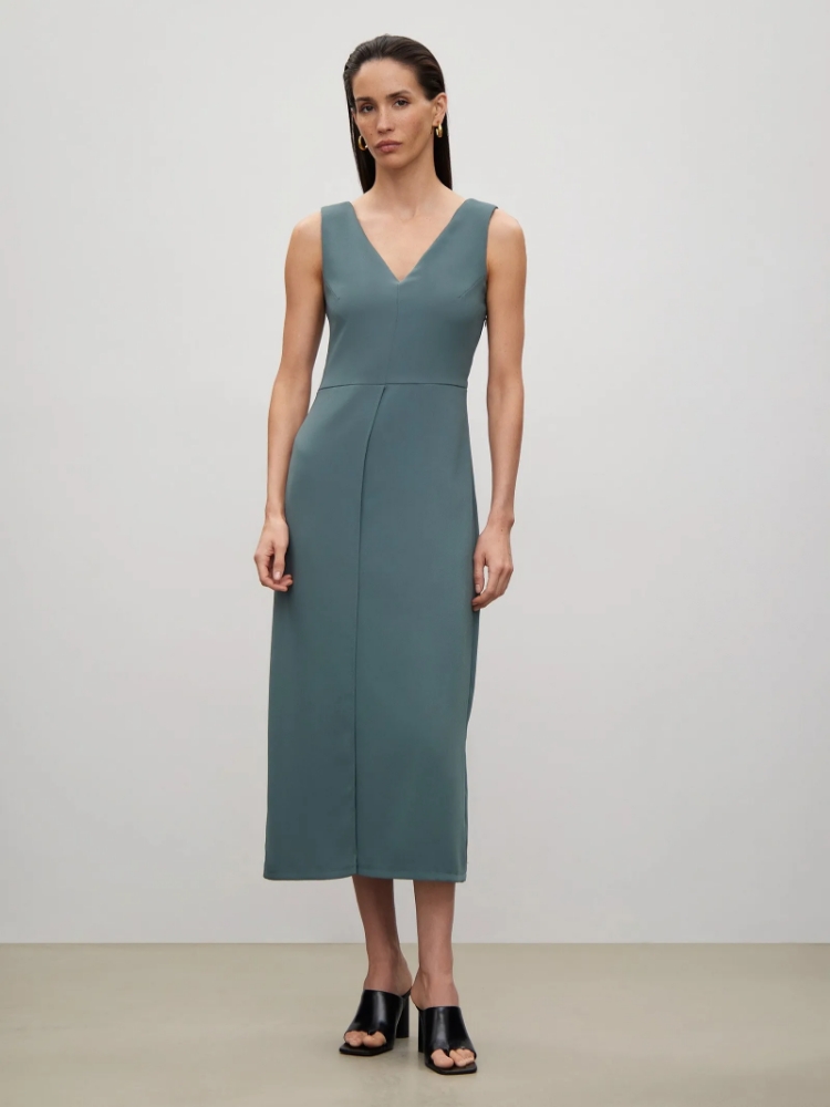 Платье приталенного кроя ,
55% вискоза, 45% полиэстер ,