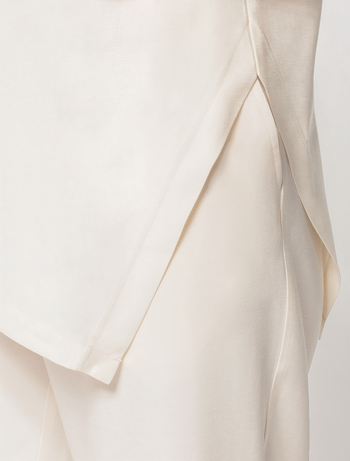 Ассиметричный топ из плотного лиоцелла D23.058 кокосово-молочный