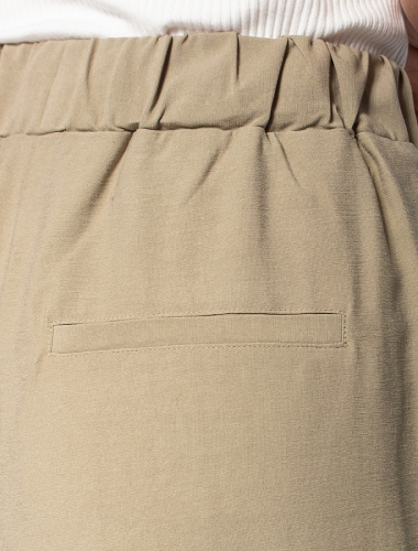 Свободные брюки из плотного лиоцела на резинке D24.214 св.оливковый