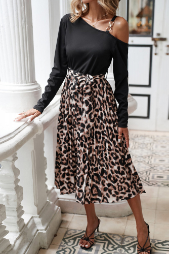 Черное леопардовое платье с открытым плечом