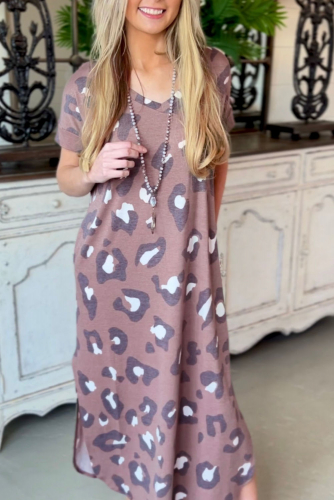 Розовое леопардовое платье-футболка с разрезами по бокам
