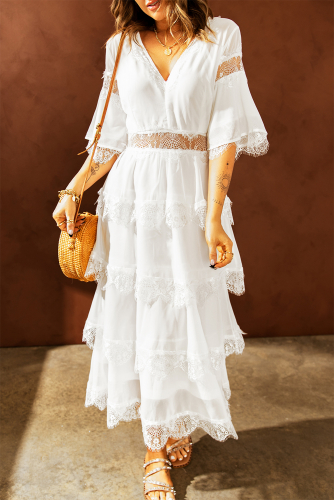 Белое длинное платье в ​​горошек с прозрачными кружевным вставками
