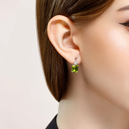 92021414 - Серьги из серебра с зелеными ситаллами и фианитами