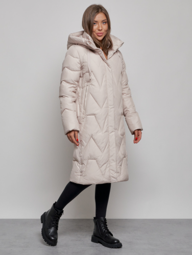 Пальто утепленное молодежное зимнее женское бежевого цвета 586828B