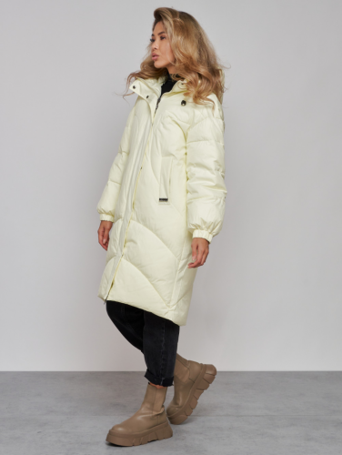 Пальто утепленное молодежное зимнее женское светло-желтого цвета 52323SJ