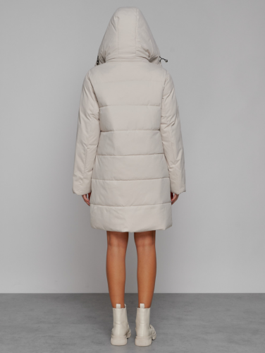 Пальто утепленное с капюшоном зимнее женское бежевого цвета 52426B