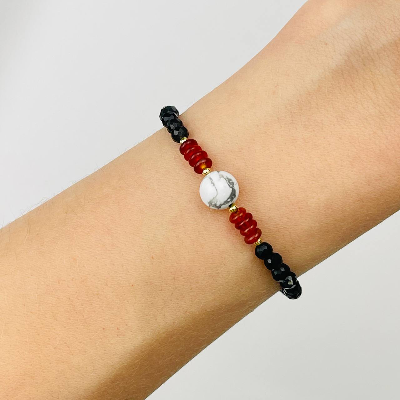 Радуга Самоцветов Браслет из Обсидиана,Сердолика и Говлита