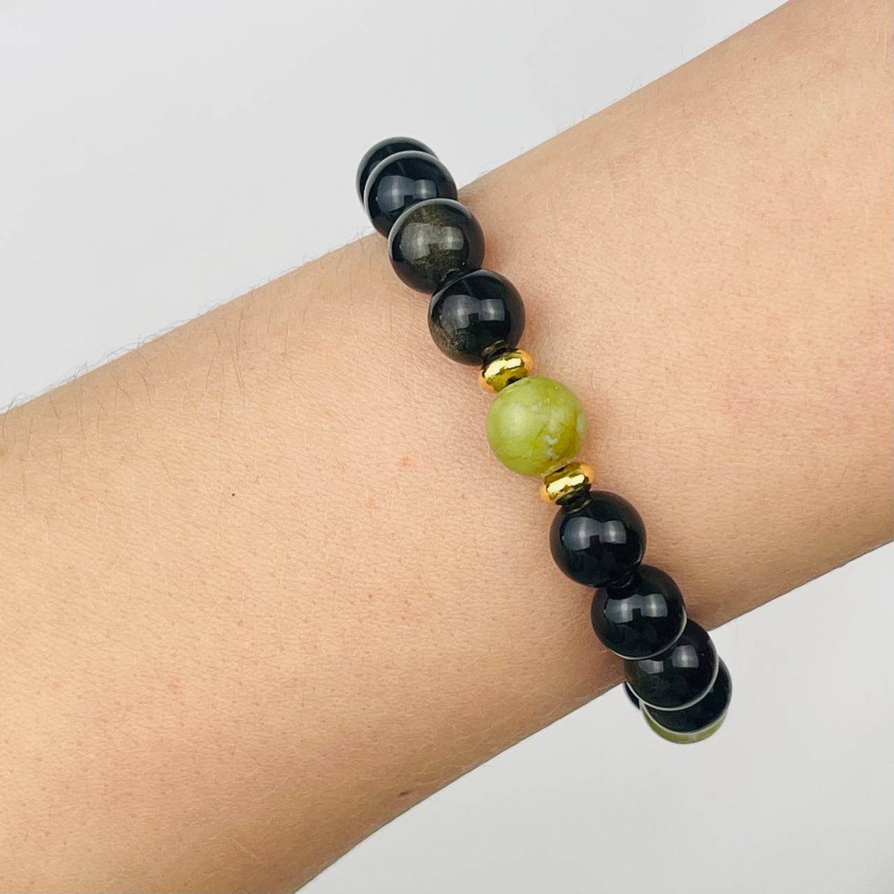 Радуга Самоцветов Браслет регулируемый из золотистого Обсидиана и Везувиана