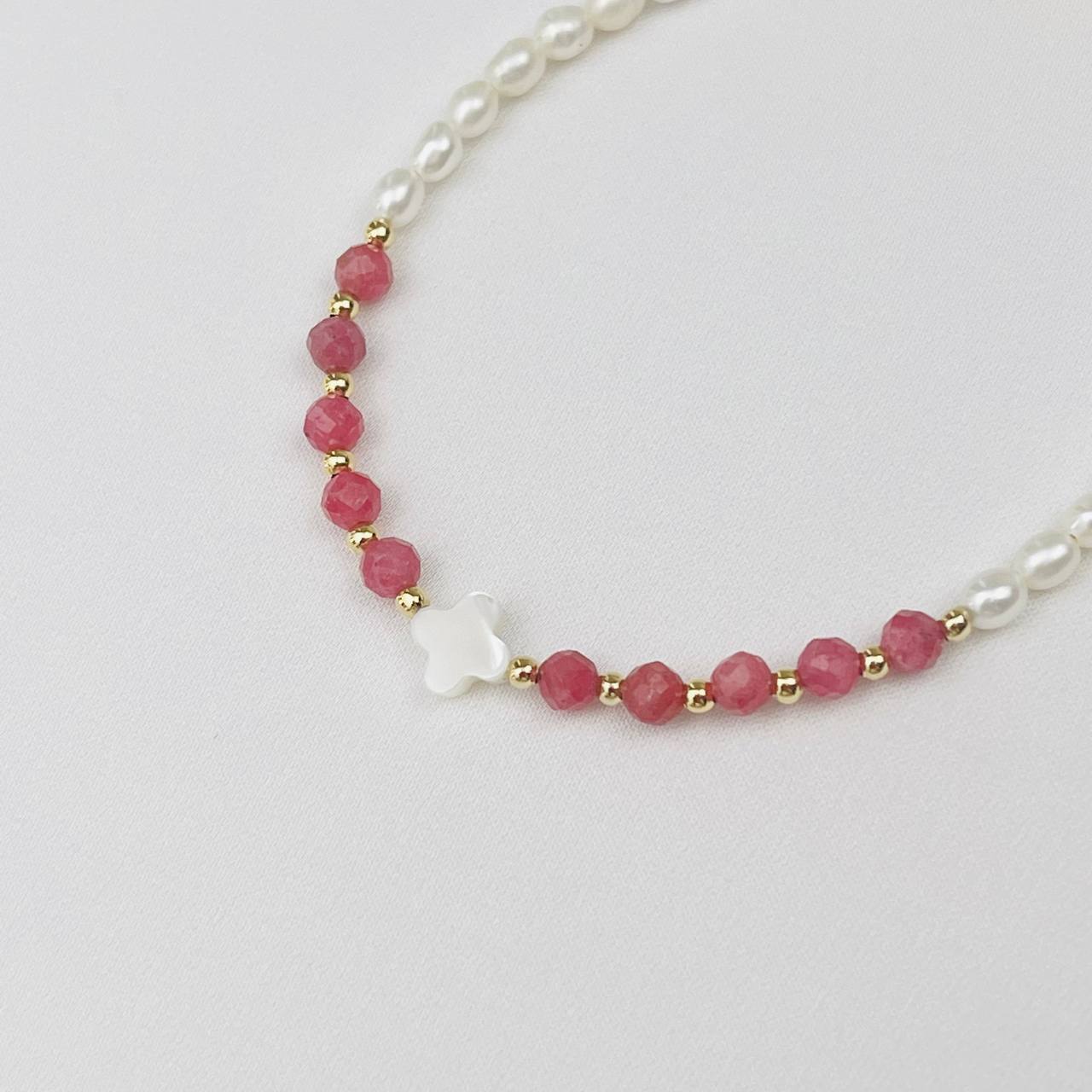 Радуга Самоцветов Браслет из Родонита и Жемчуга с перламутровой вставкой