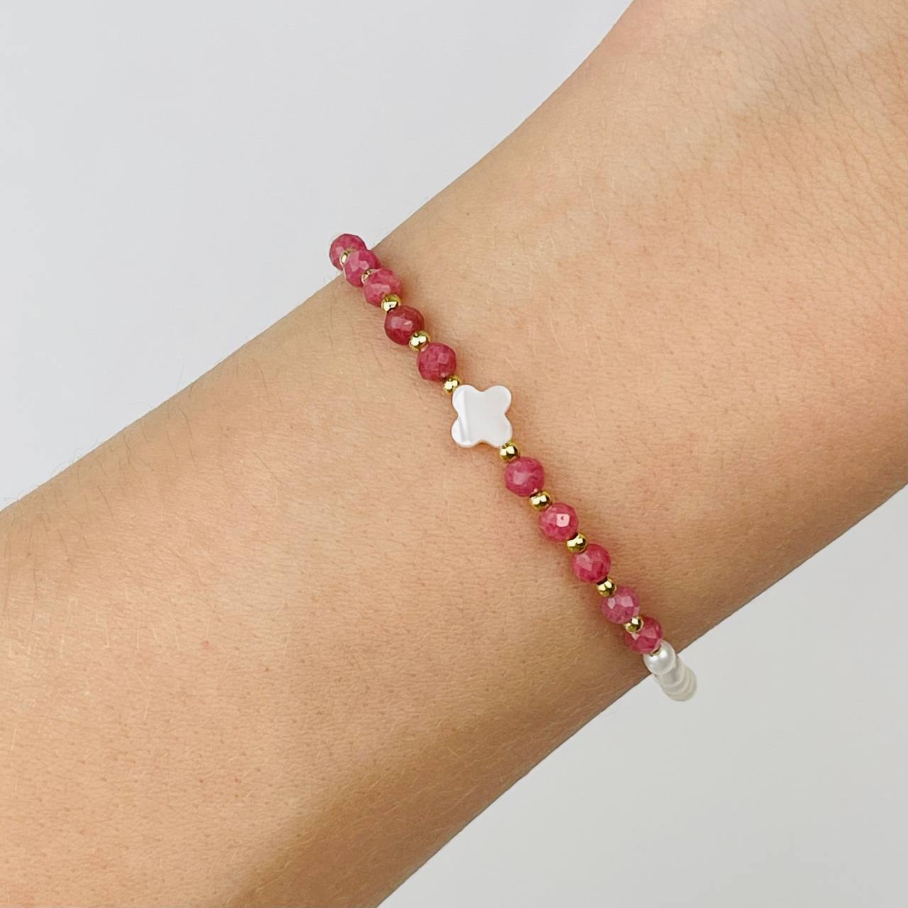 Радуга Самоцветов Браслет из Родонита и Жемчуга с перламутровой вставкой