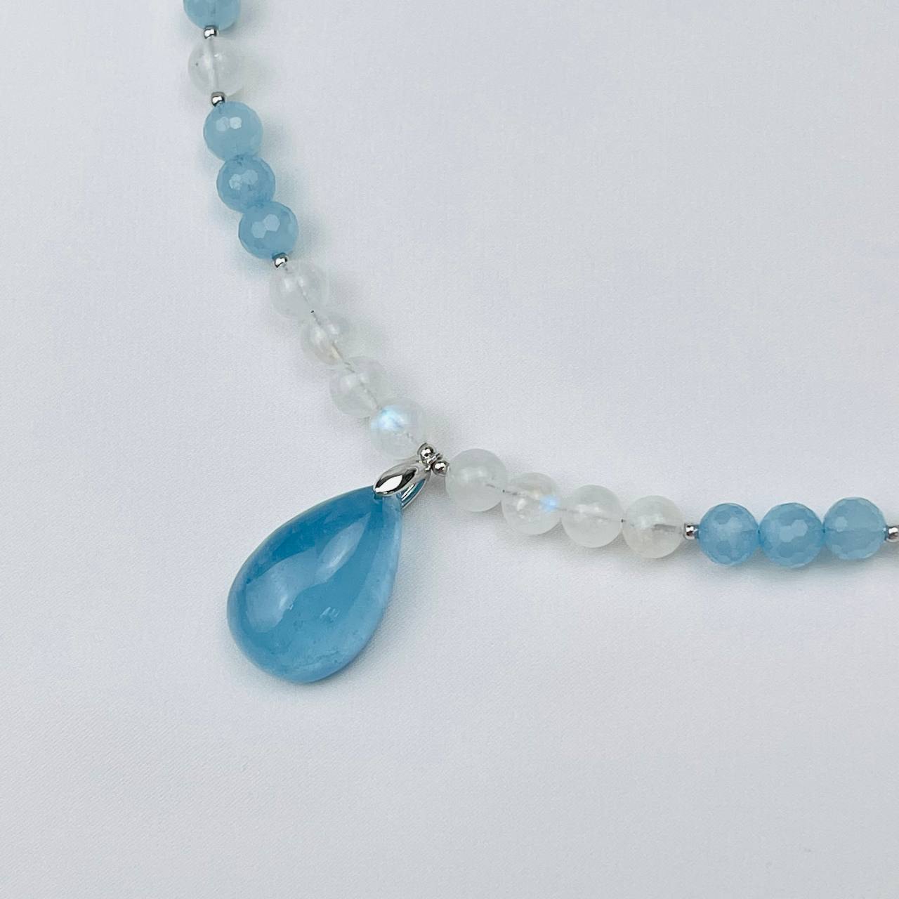 Радуга Самоцветов Колье из Аквамарина и Лунного камня