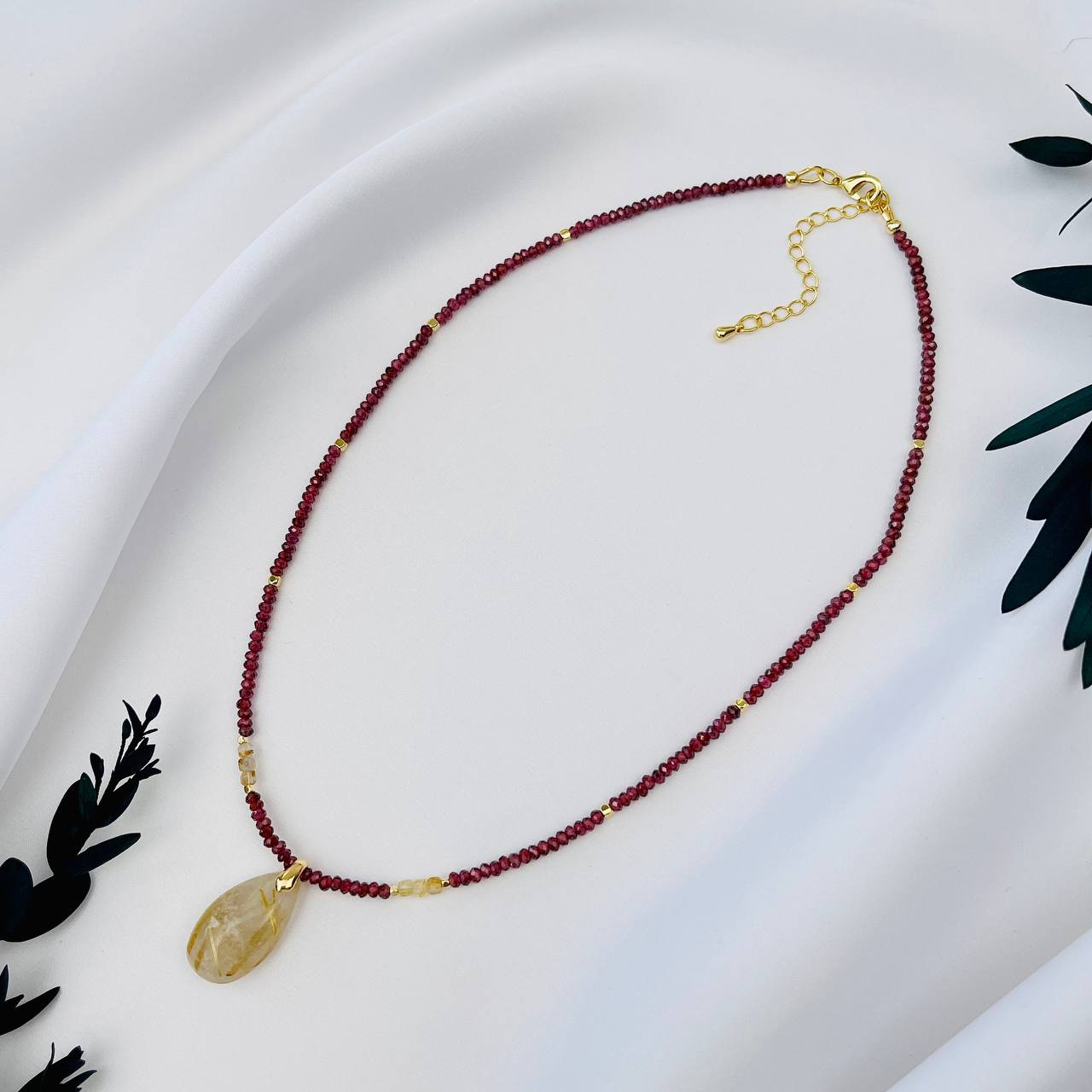 Радуга Самоцветов Колье из Граната с кулоном из Рутилового кварца