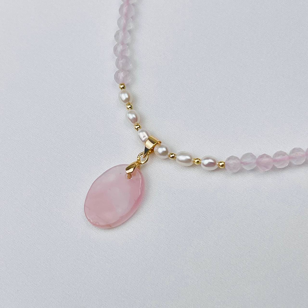 Радуга Самоцветов Колье из Розового кварца и Жемчуга