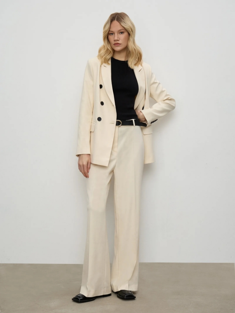 Брюки из костюмной шерсти ,
60% вискоза, 37% полиэстер, 3% эластан ,