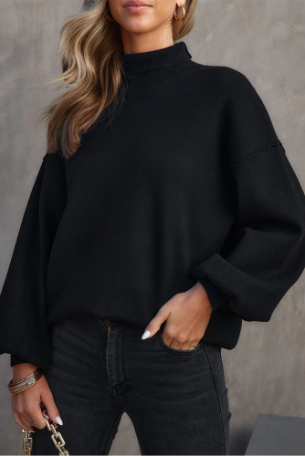 Черный базовый свитер с высокой горловиной и декоративными швами