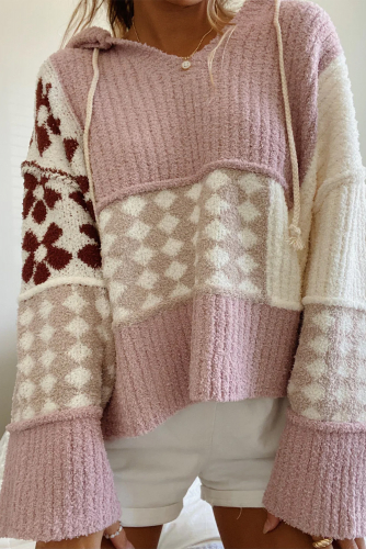 Розовый свитер в стиле колорблок с капюшоном и узорами