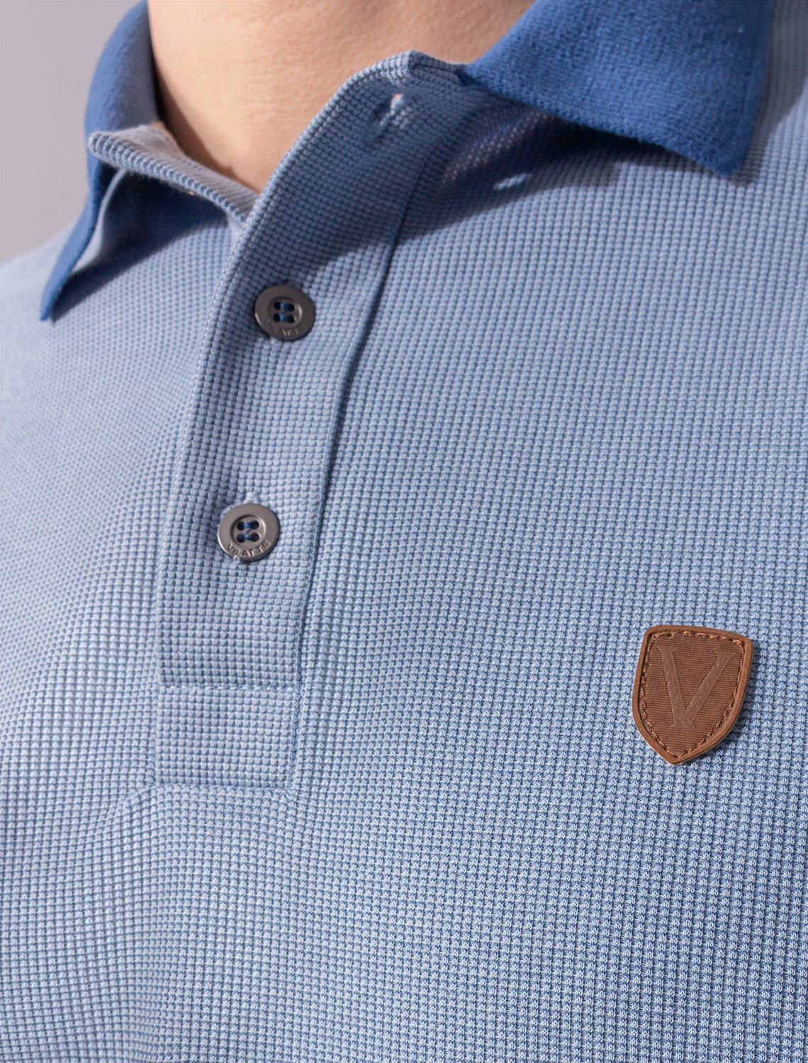 Ст.цена 1690р Поло из фактурного материала из премиального хлопка U49.010 темно-голубой