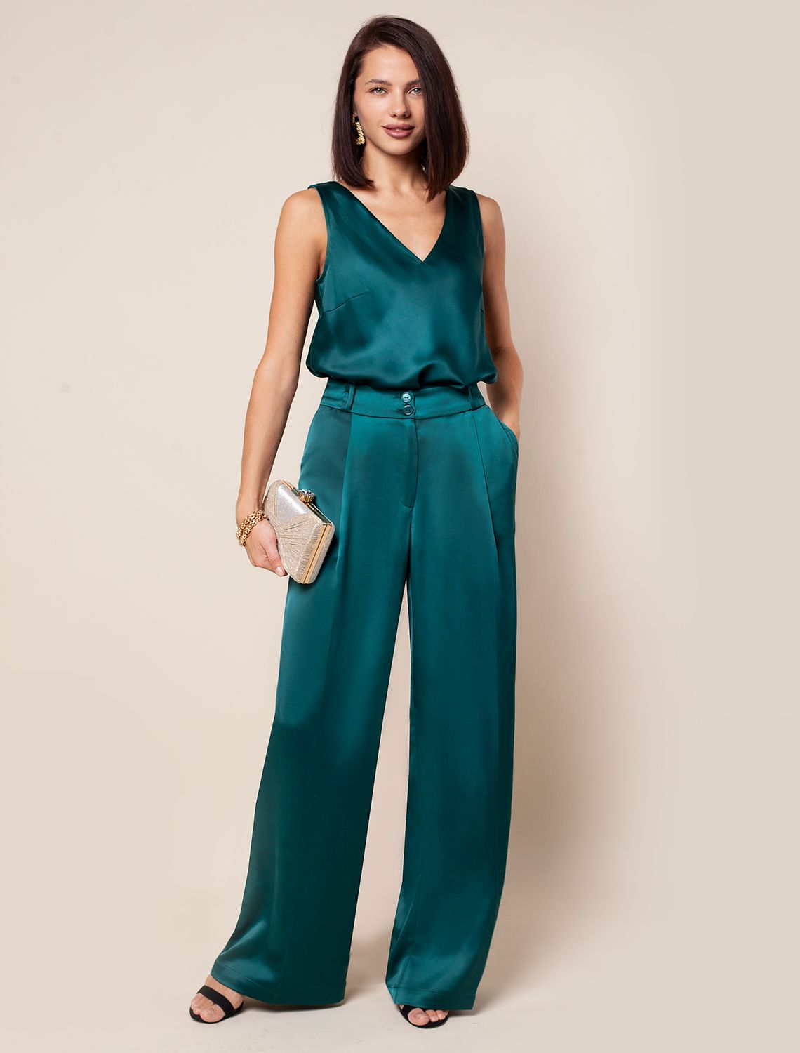 Ст.цена 1790р Топ из плотного полуматового сатина, скроенный по косой D23.057 зеленый