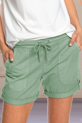 Зеленые шорты с эластичным поясом и карманами