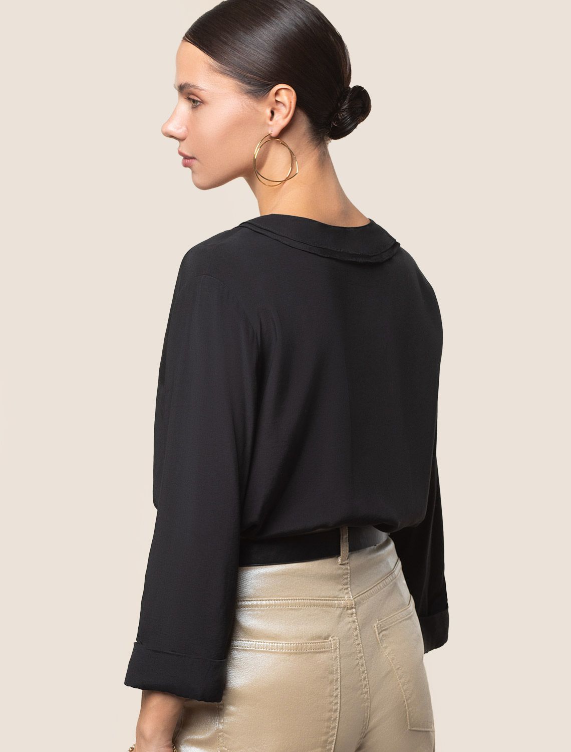 Летящая блузка из премиальной вискозы и лиоцелла D29.233 черный