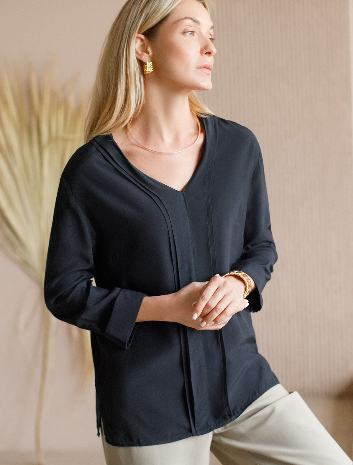 Летящая блузка из премиальной вискозы и лиоцелла D29.233 черный