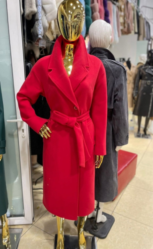 Женское пальто красное