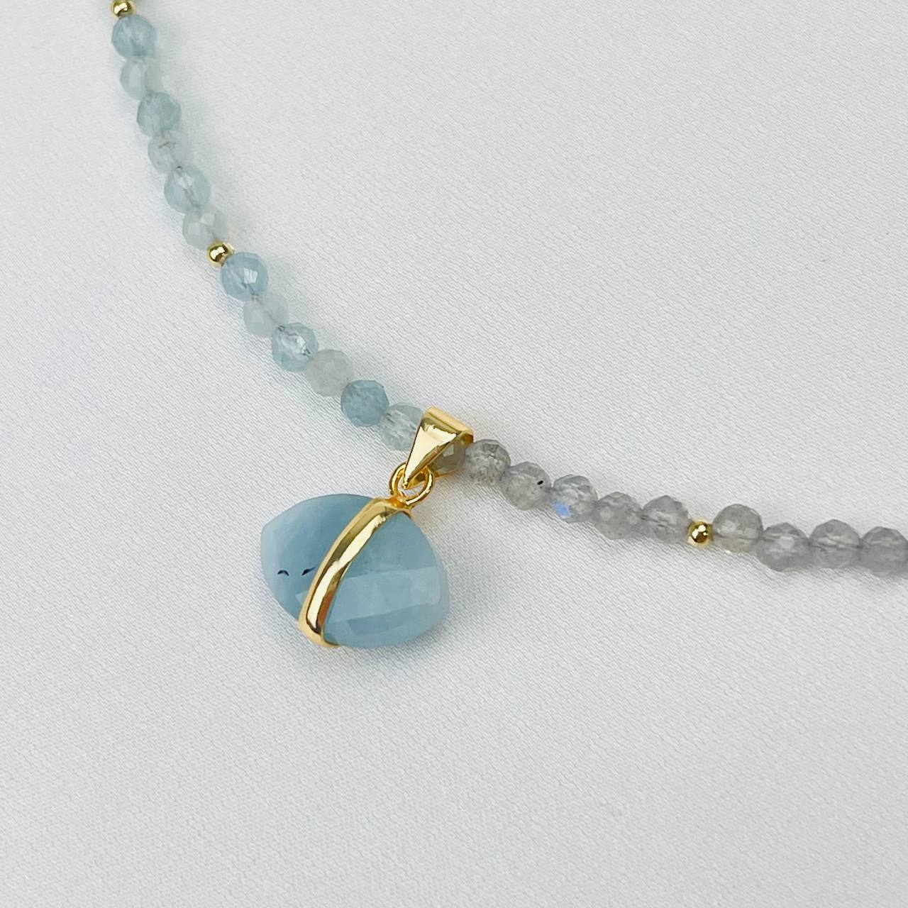 Радуга Самоцветов Чокер из Аквамарина и Лабрадора с кулоном