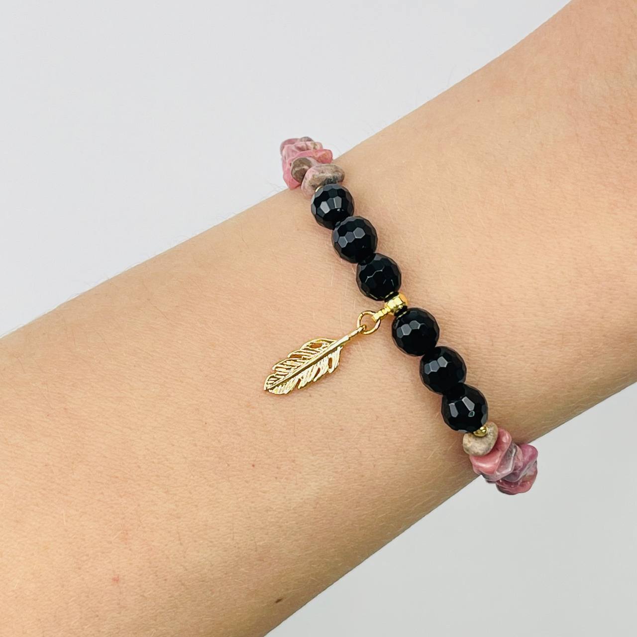 Радуга Самоцветов Браслет из черного Агата и Родонита с подвеской