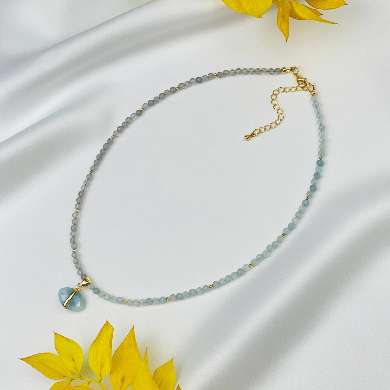 Радуга Самоцветов Чокер из Аквамарина и Лабрадора с кулоном