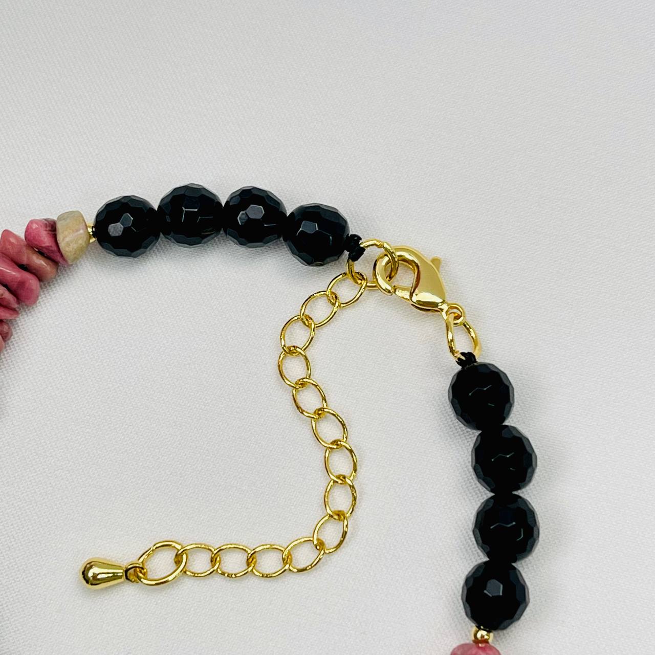 Радуга Самоцветов Браслет из черного Агата и Родонита с подвеской