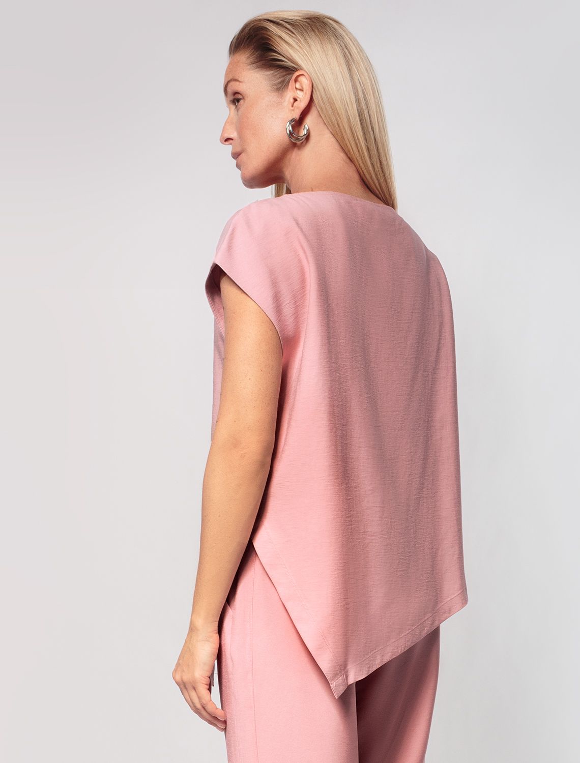 Ст.цена 1590р Ассиметричный топ из плотного лиоцелла D23.058 св. пепел розы