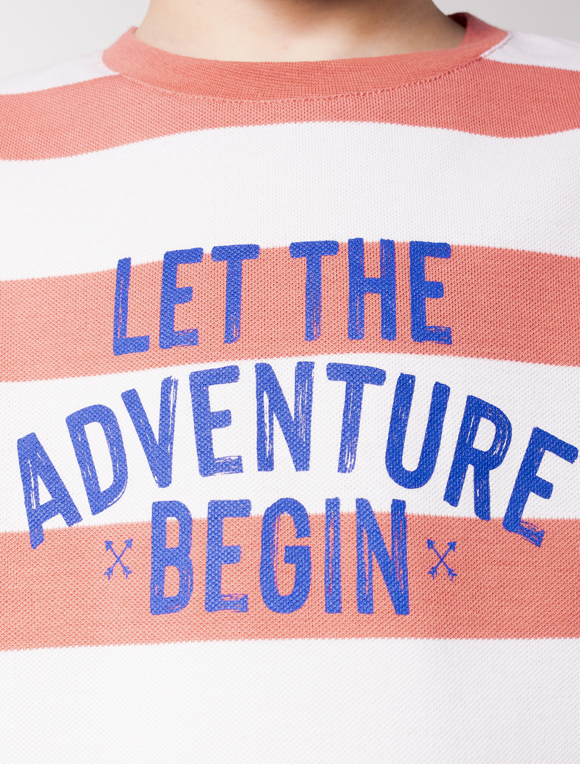 Ст.цена 1050р Футболка из фактурного трикотажа с авторским принтом M49.407 св.терракота-белый_adventure