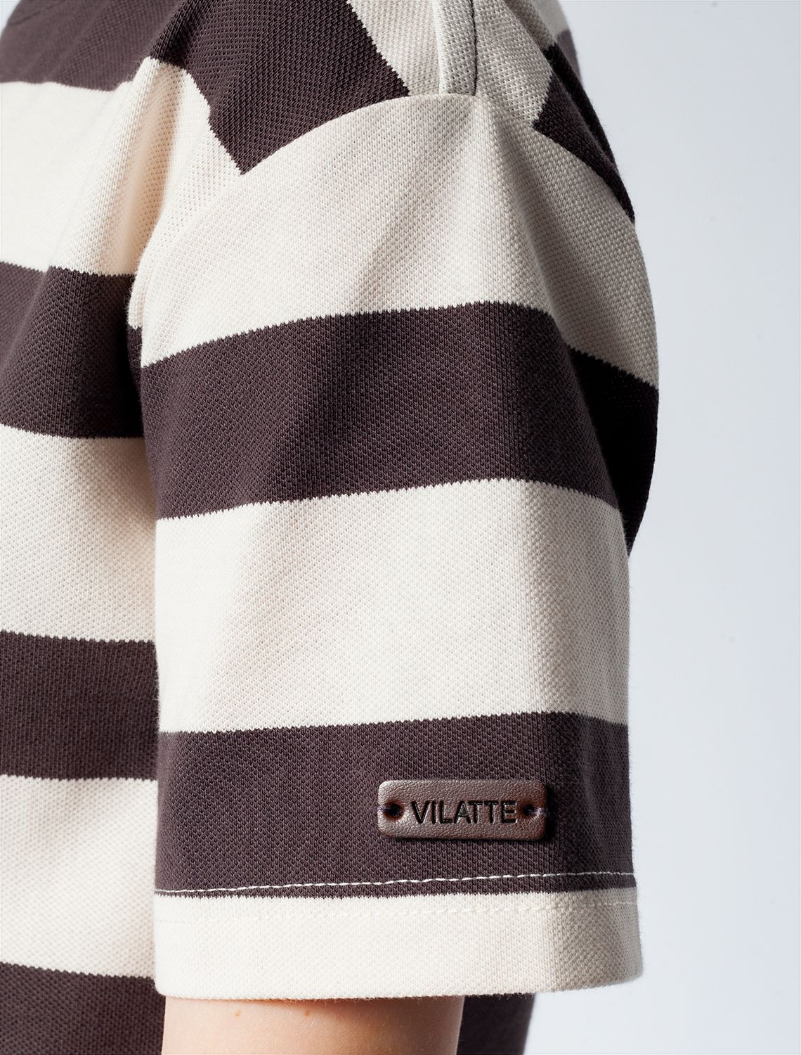 Ст.цена 1050р Футболка из фактурного трикотажа с авторским принтом M49.407 экрю-туркиш_кофе_serf