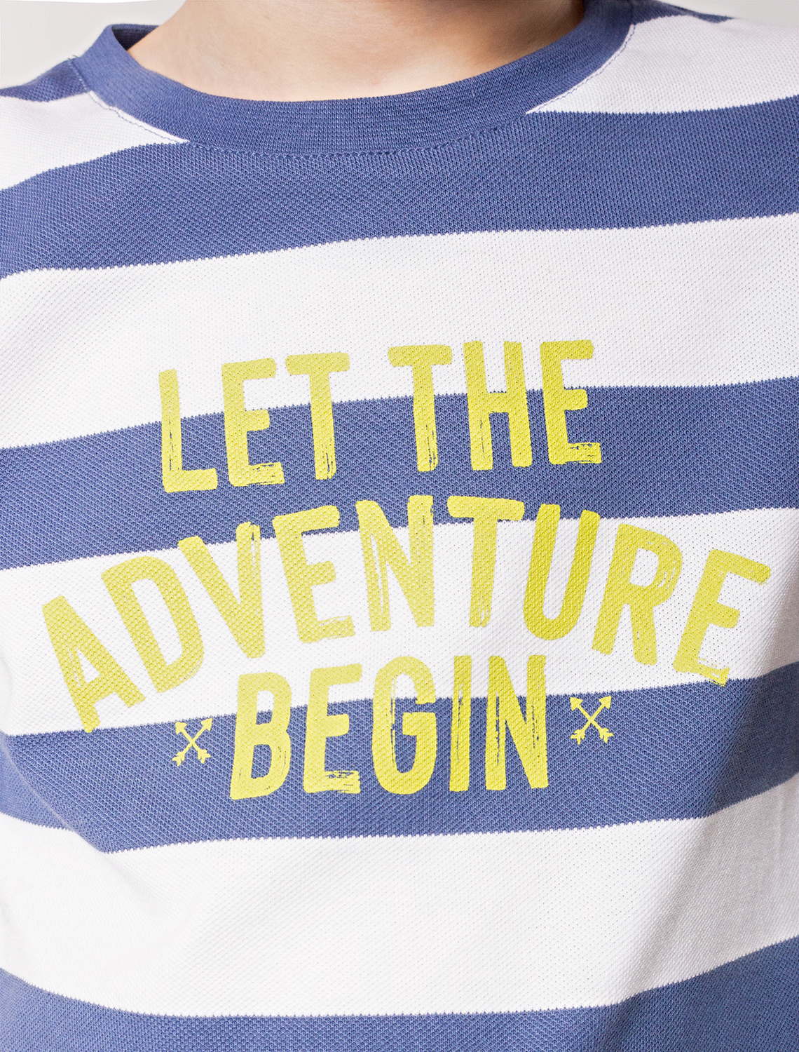 Ст.цена 1050р Футболка из фактурного трикотажа с авторским принтом M49.407 св.синий_белый_adventure