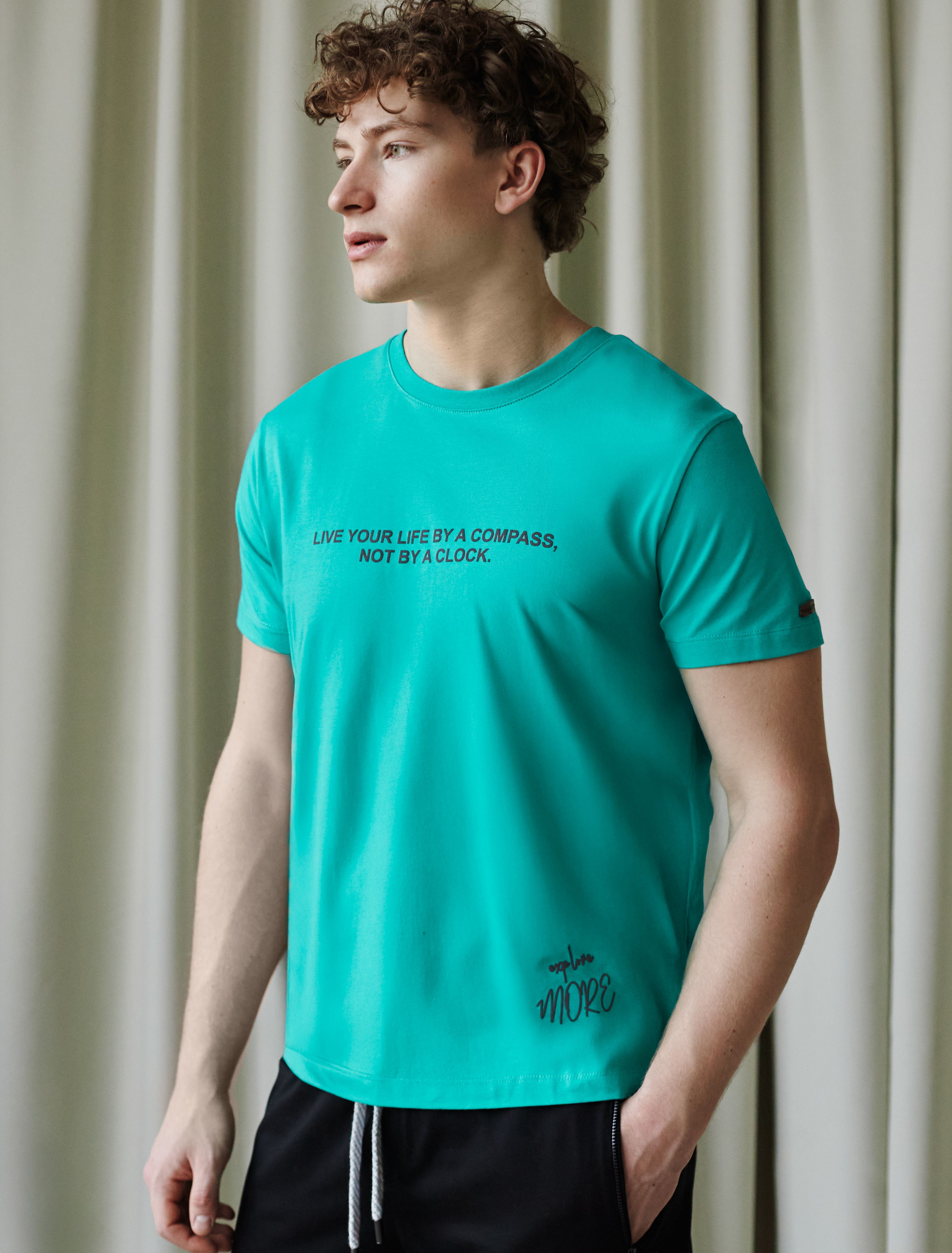 Ст.цена 1190р Футболка из премиального хлопка с авторским принтом U49.026 бирюзовый_compass