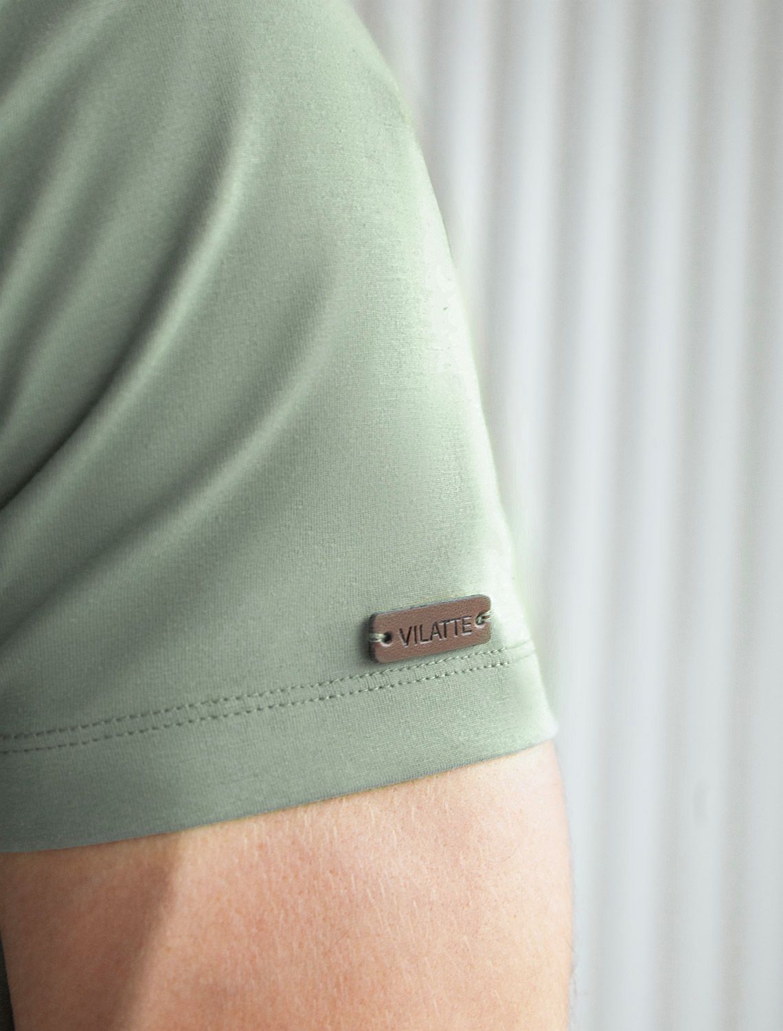 Футболка из премиального хлопка с авторским принтом U49.026 св.оливка_perfect