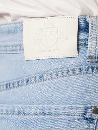 Ст.цена 2350р Укороченные джинсы из эластичного денима D54.266 светло-голубой
