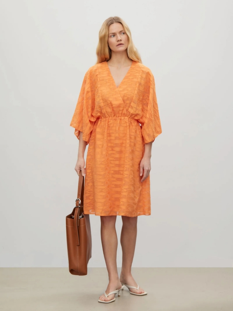 Платье приталенного силуэта ,
55% хлопок, 45% полиэстер ,