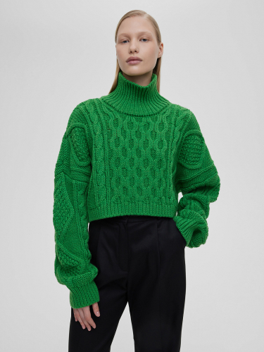 2954р3475р Кроп-свитер крупной вязки с аранами, зеленый