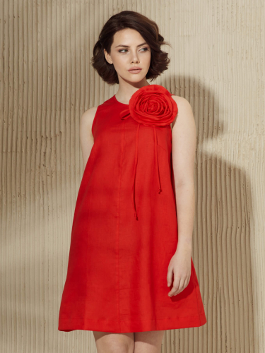 Платье с цветком красный