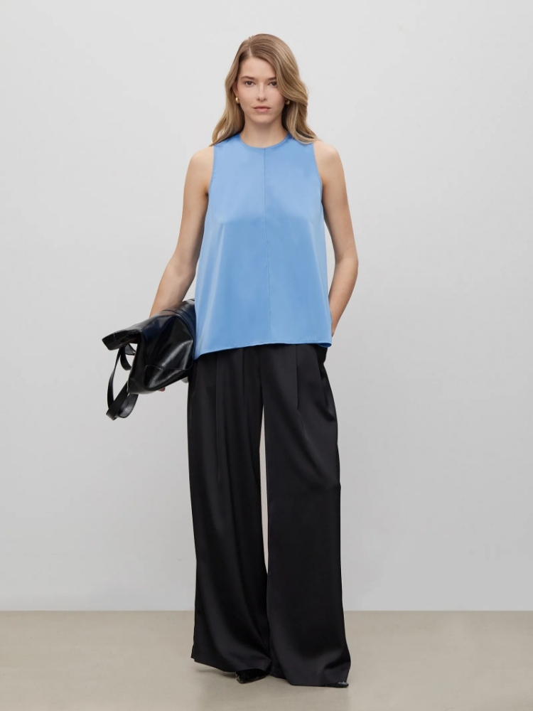 Топ а-силуэта ,
80% полиэстер, 20% вискоза ,