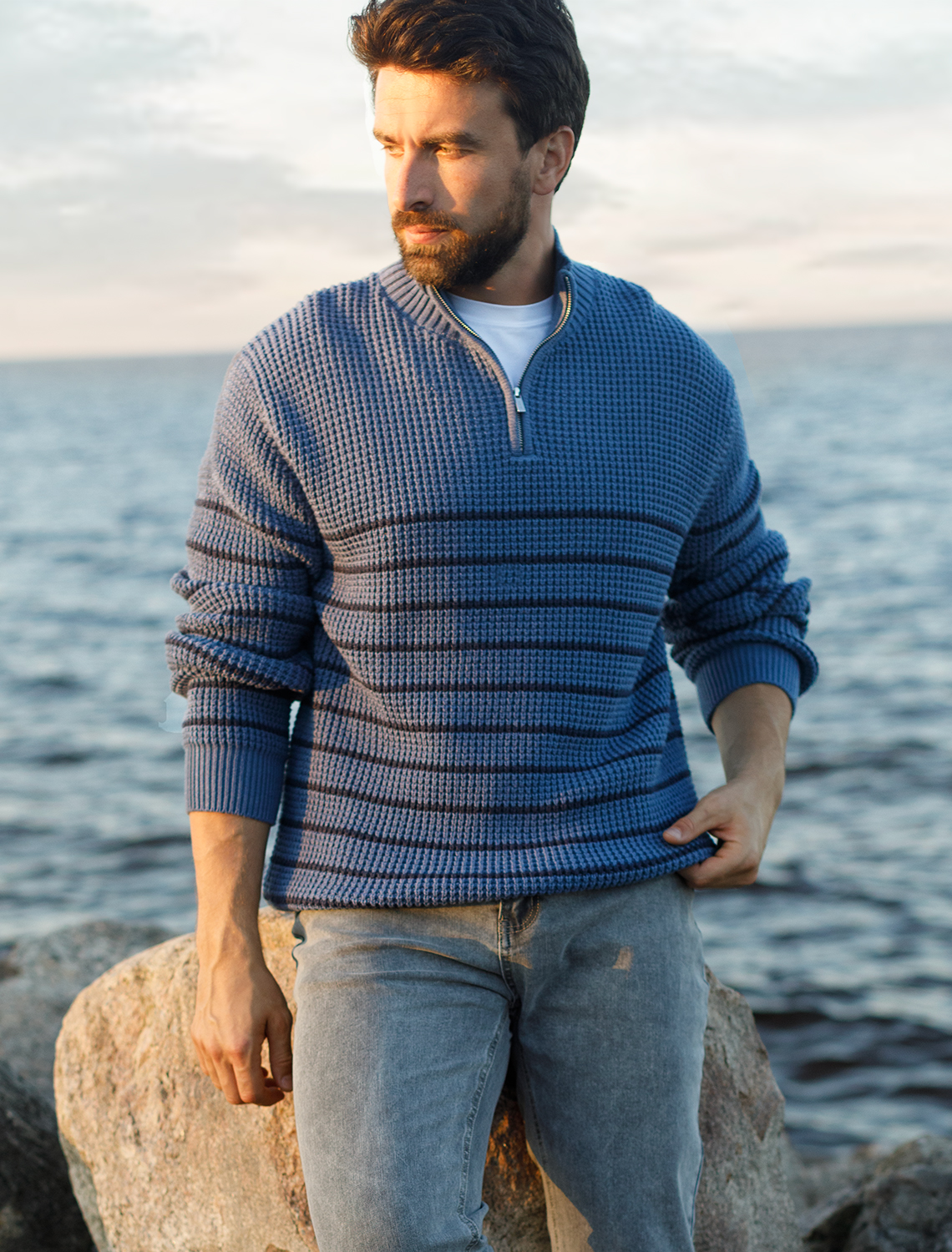 Свитер фактурной крупной вязки с металлической молнией U39.009 светло-синий