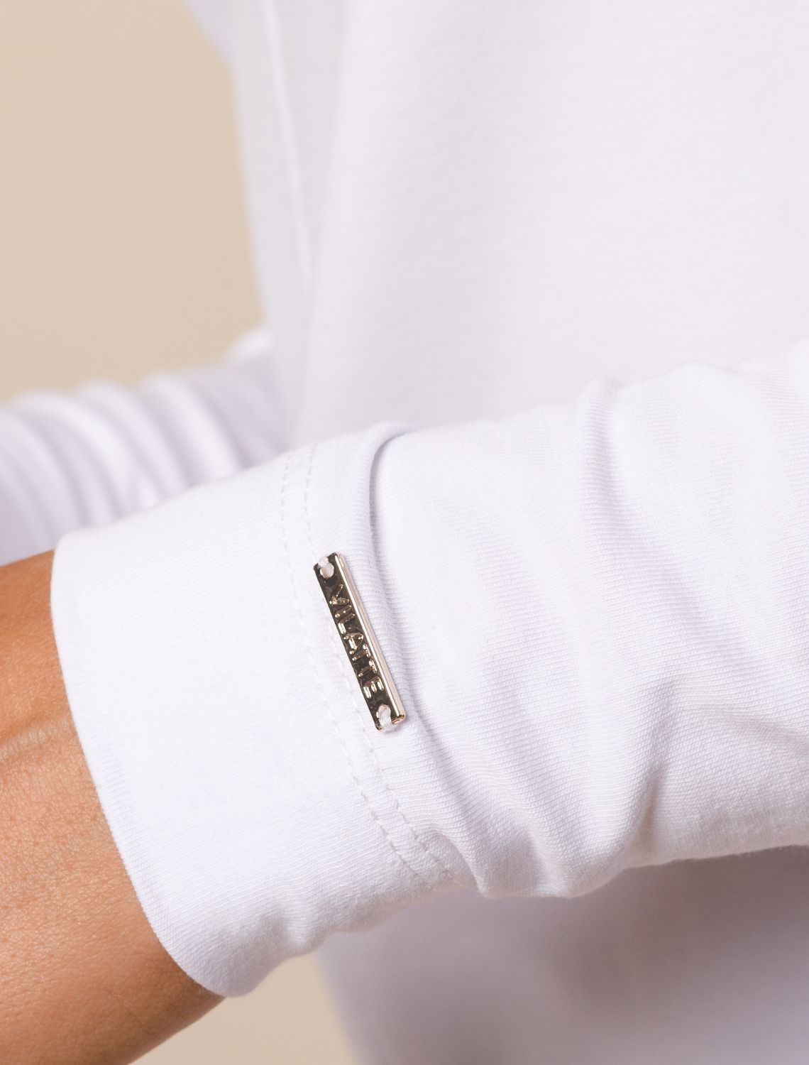 Джемпер с цельнокроеным воротом из премиального хлопка D49.033 белый