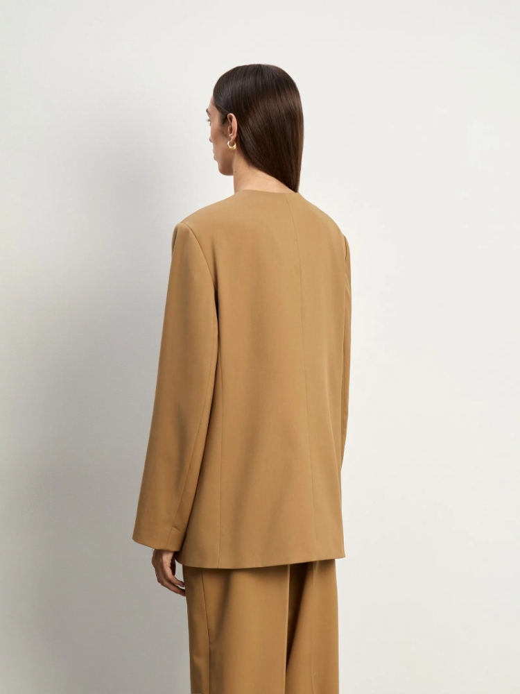 Жакет прямого кроя из костюмной шерсти ,
Полиэстер 54%, Шерсть 44%, Эластан 2% ,